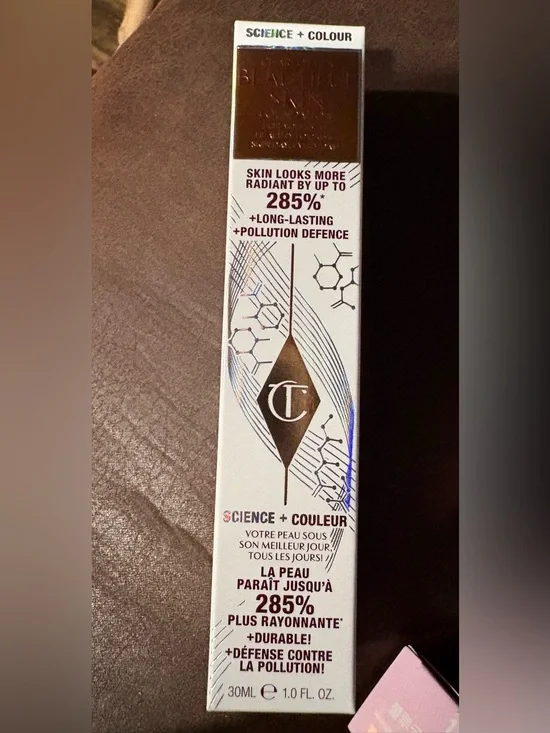 Charlotte Tilbury Neutral Shade Makeup Sample - White & Rose Gold Accents - Picture 1 of 2